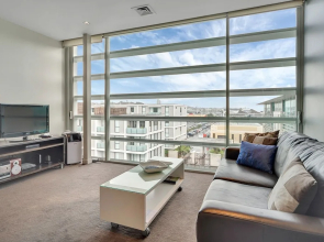 QV Get Away Viaduct Apartment - 945