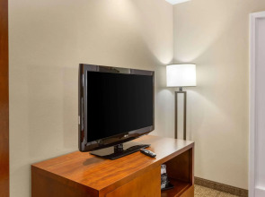 Comfort Suites Oakbrook Terrace near Oakbrook Center