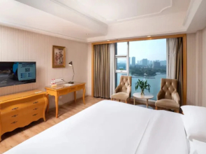 Vienna International Hotel (Tianmen Wanda Plaza Donghu Branch)