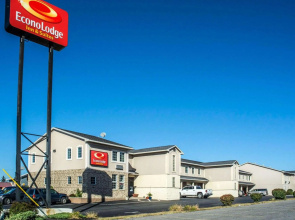 Econo Lodge Inn & Suites Airport
