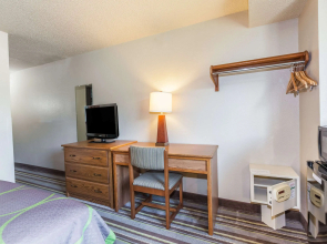 Super 8 by Wyndham Dunbar/Charleston Area