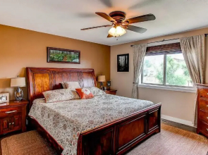 Hidden Valley Retreat. Foothill views. Large Yard!