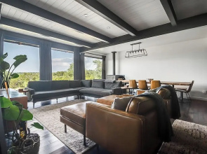 Luxury Hill Country Container Home - Near Alamo Springs Cafe