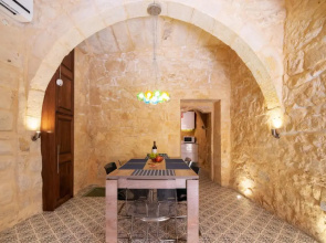 16 lettings - charming character house