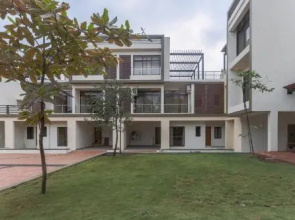 Greenwoods Eight by Vista Rooms