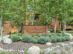 Tennis Townhomes 1336