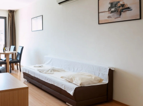 Sunny Beach Retreat - 2-bedroom Apartment