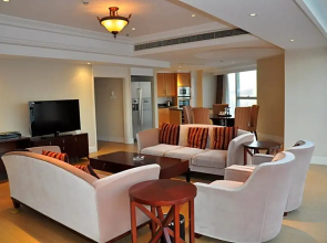 Qingdao Jinshan We+ Holiday Apartment (Wusi Square)