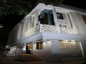 Hotel Regaal Palace