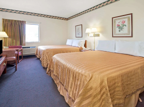 Travelodge by Wyndham St. Louis