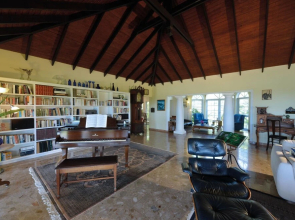 Ideal for Families, Gated Community Near Beaches, AC, Free Wifi, Concierge, Pool!