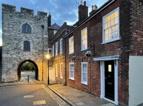10 Westgate Street - 5 Star 18th Century House