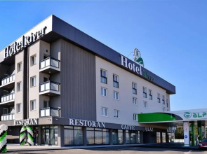 Hotel River
