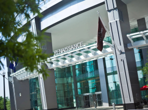 Renaissance Arlington Capital View Hotel