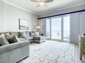 High End Luxury Malibu Condominium Beachfront Balcony Overlooking Pool Spa Mb302