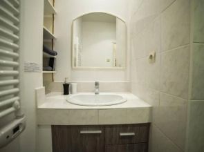 L'île d'Olive, appartement entier 2 à 4 personnes terrasse 25 m2 Besançon, proche CV, Micropolis et CHU