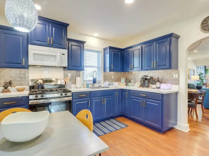 Chic Joplin Cottage w/ Patio < 3 Mi to Town!