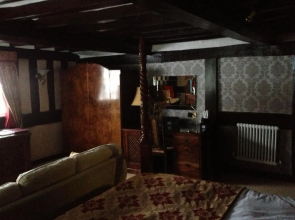 The Old Hall Country House