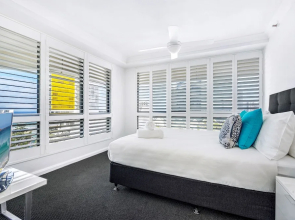 Victoria Square 2 Bed Ocean View Broadbeach
