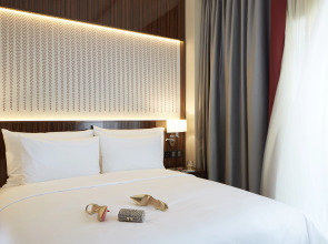 Отель Naumi Dubai