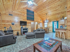 Bear Trail 2 Bedroom Cabin by Redawning