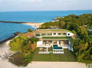 Royal Retreat Villa at Nurai Island