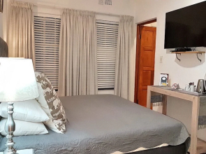 Six Valk Avenue Guest House