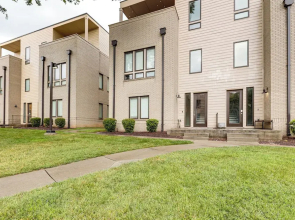 Pet-friendly Abode w/ Balcony in East Nashville!
