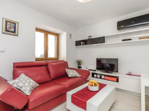 Awesome Home in Barbat with Hot Tub, WiFi, 4 Bedrooms