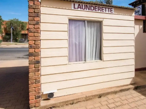 Daydream Motel & Cottages