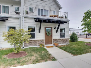 Riverfront Sheboygan Townhome w/ Grill!
