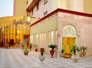 Pink Pearl and Fun City Hotel