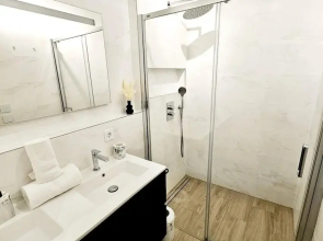 Serene 2 bedroom flat with terrace