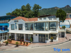 Qingdao Lingshan Island Haishang Starting Hotel