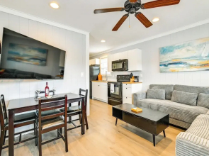 Waterfront Living & Resort Perks! Lake Norman Stay