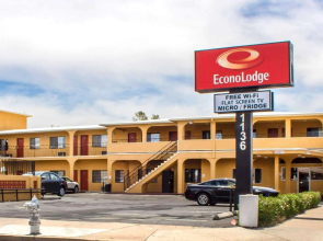 Econo Lodge University