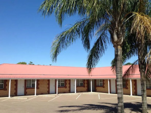 Charles Rasp Motor Inn & Cottages