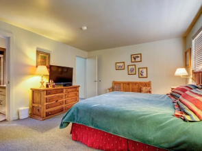 Queen Esther Condominium by Alpine Ski Properties