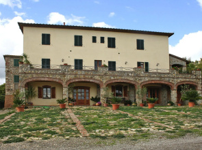 Country House in Tuscany With Panoramic Views