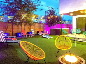 Austin 5BR House With Backyard Near Rainey St