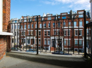 Stunning 2BR Home in West Kensington W/balcony
