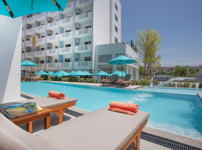 Отель Recenta Suite Phuket Suanluang