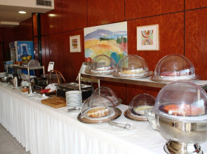 AP Hotel and Parking