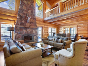 Fireside Retreat 3 Bedroom Home by RedAwning