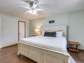 Rogers Vacation Home w/ Yard: 5 Mi to Bentonville