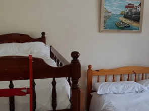 Flat - Sleeps 6 & on Street Parking