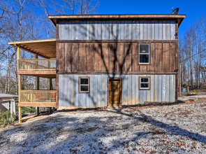 Pet-friendly Fair Play Getaway w/ Boat Dock!