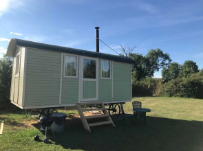 Elton Barn Fishery & Retreat