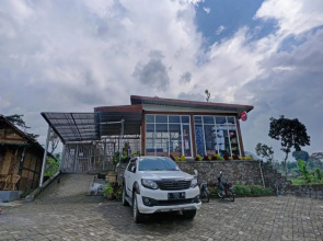 OYO 90225 Rumah Bambu Trawas syariah