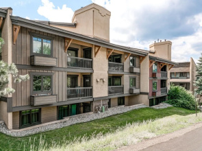 2345 Apres Ski Way House Unit 114 - 4 Br home by RedAwning